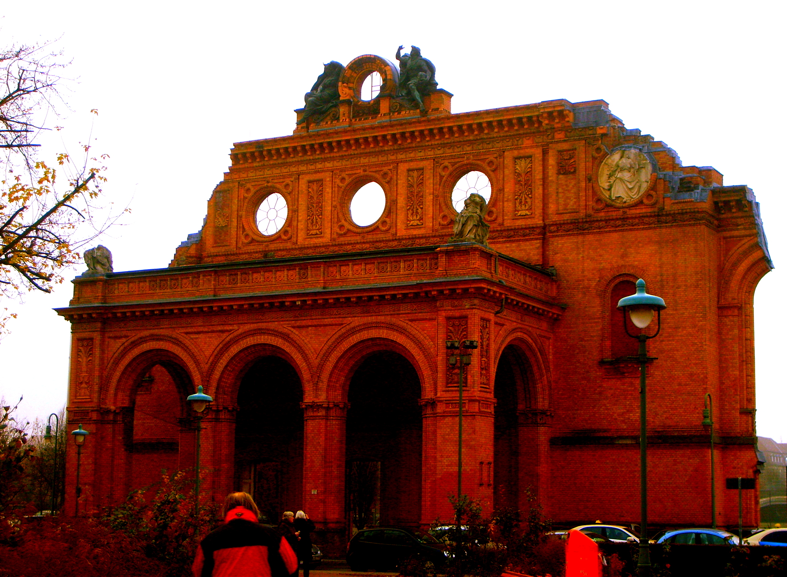 Pozostałość portalu Starego Dworca w Berlinie