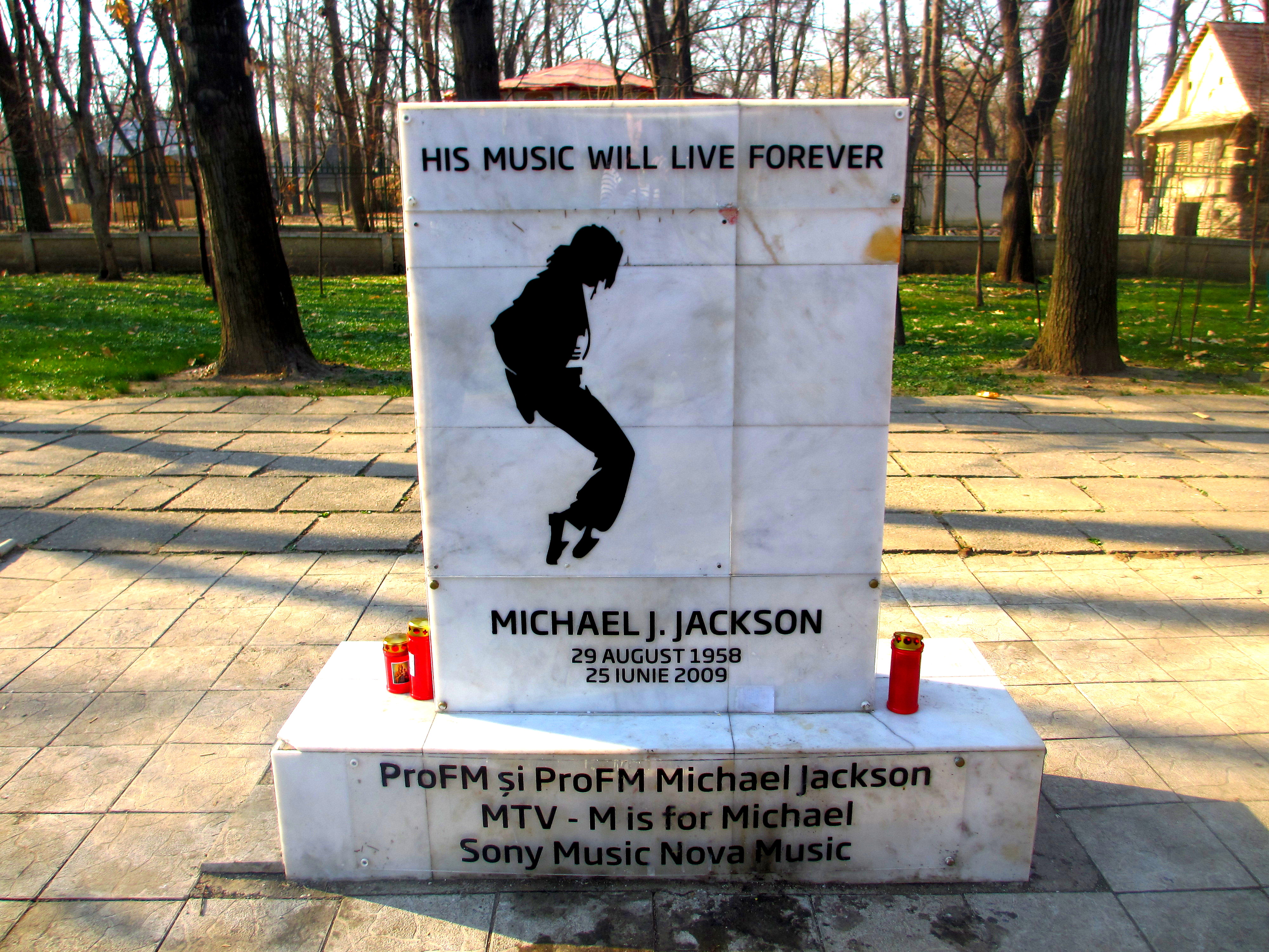 Park Herăstrău - Bukareszt - stary pomnik na cześć Michaela Jacksona