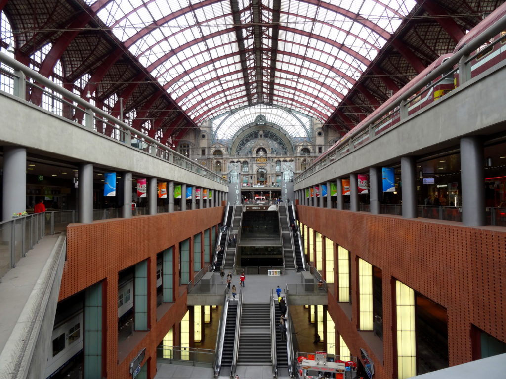 Kolej belgijska - dworzec w Antwerpii